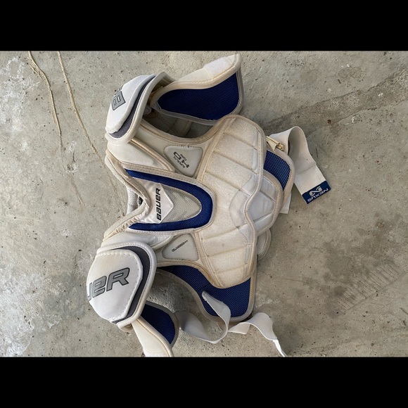 Bauer chest protector - Picture 1 of 4